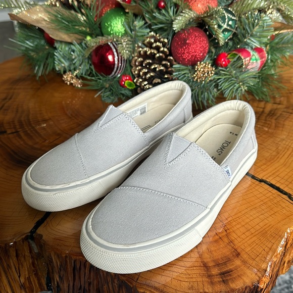 TOMS Slide-ons - Picture 1 of 3